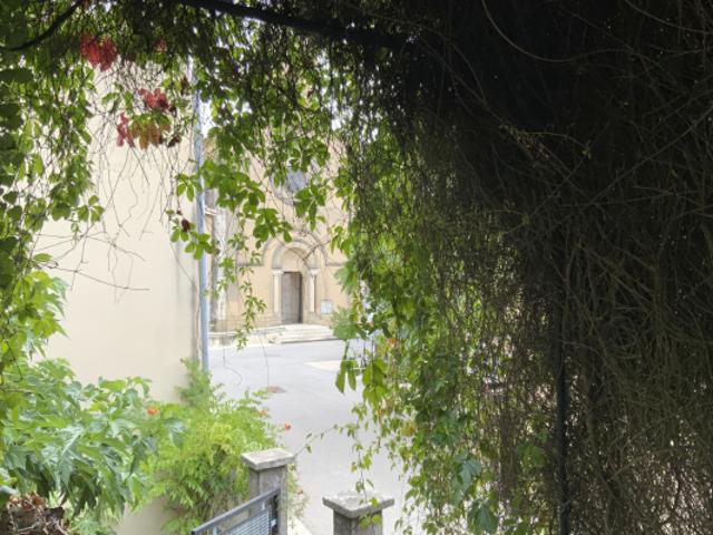 Maison à rénover avec cour, jardin et garage au coeur d'un d