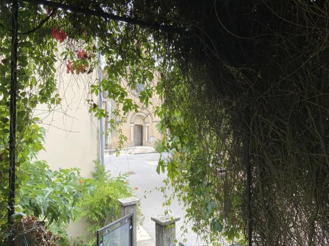 Maison à rénover avec cour, jardin et garage au coeur d'un d