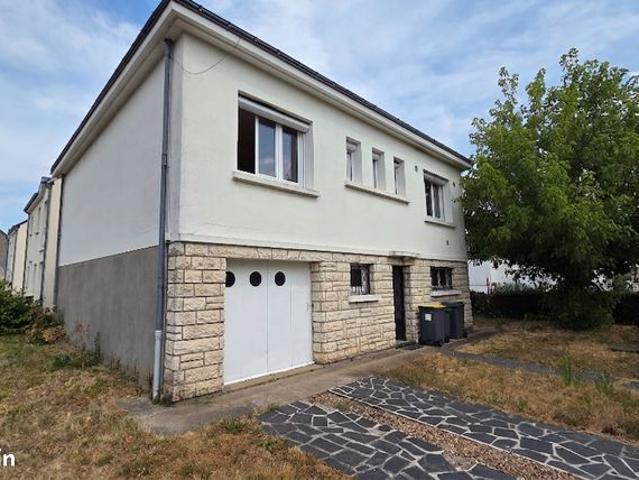 Maison à rénover avec beau potentiel à LA VILLE AUX DAMES