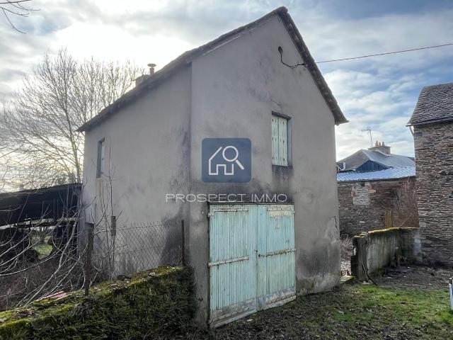 Maison à rénover avec garage et terrasse