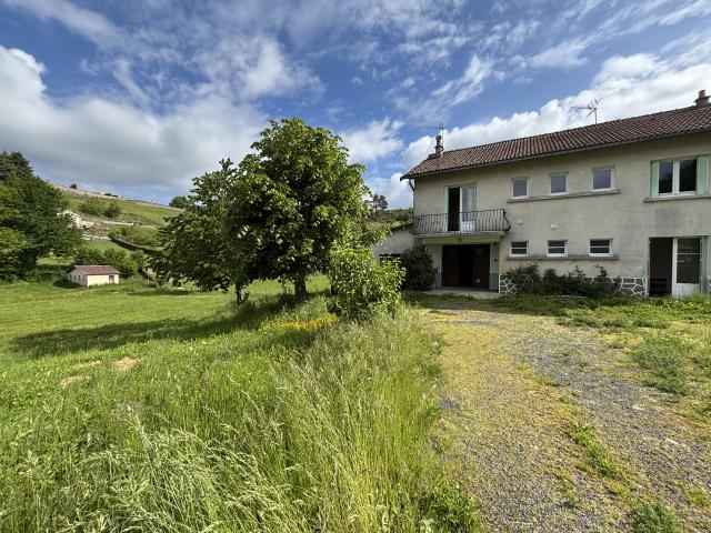 Maison à rénover avec grand terrain