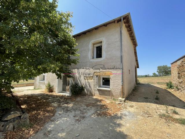 Maison à rénover avec grand terrain attenant en pleine campagne
