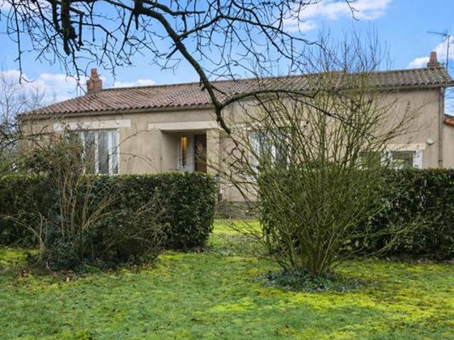 Maison à rénover avec grand terrain constructible Saint Pie
