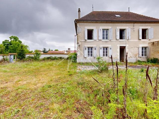 Maison à rénover avec grange et atelier