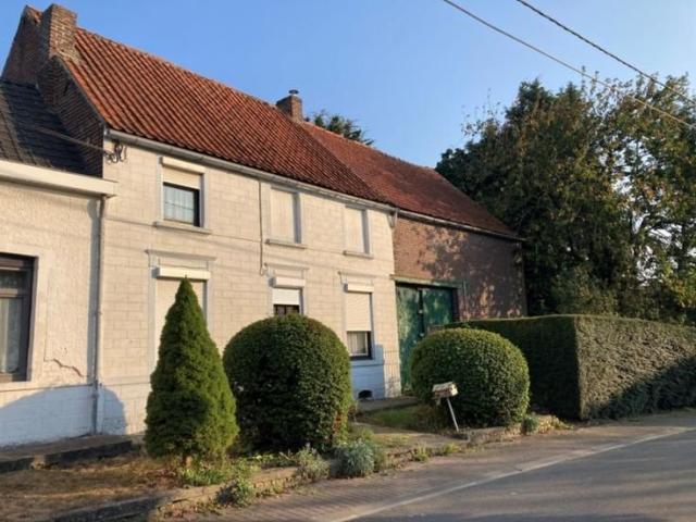 Maison à rénover avec grange et jardin