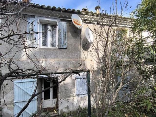 Maison a rénover avec deux appartement