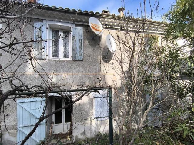 Maison a rénover avec deux appartement