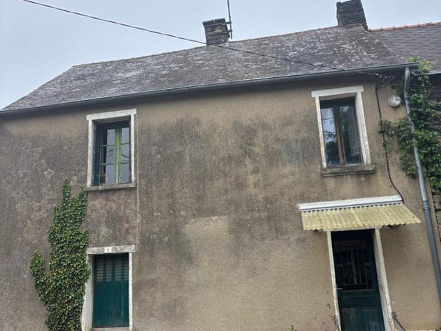 Maison à rénover avec dépendance et terrain de 710 m² et 1670 m²