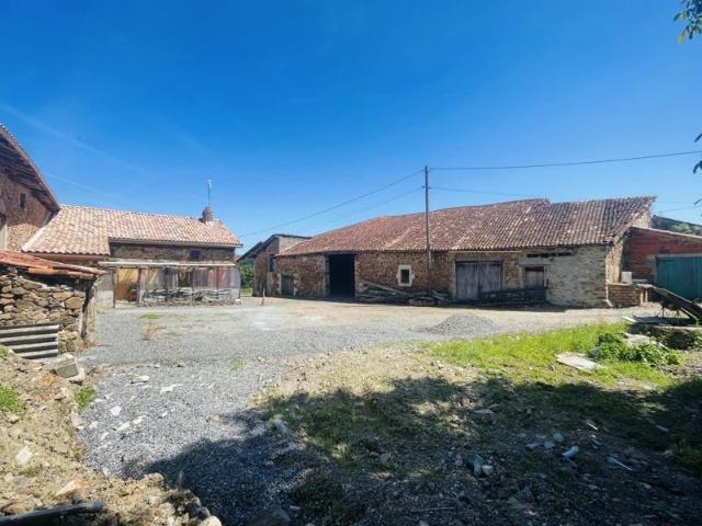 Maison à rénover avec dépendances