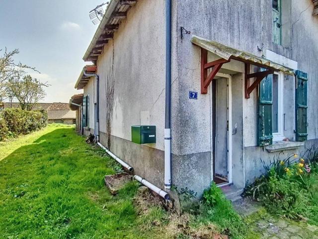 Maison à rénover avec dépendances et jardin