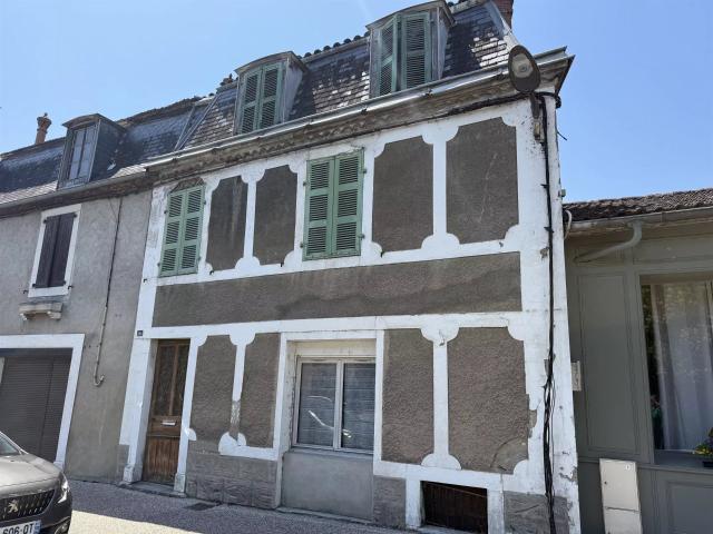 Maison à rénover, avec jardin, au centre ville de Sauveterre. 130m² Sauveterre de Béarn