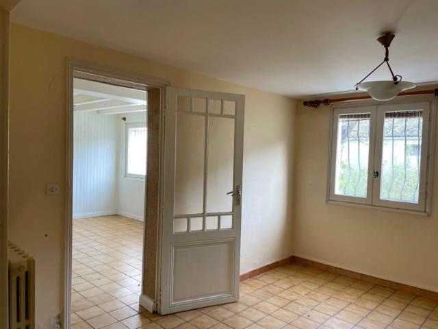Maison à rénover avec jardin et dépendance