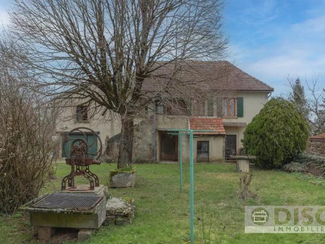 Maison à rénover avec jardin et grandes granges 88m² Puylagarde