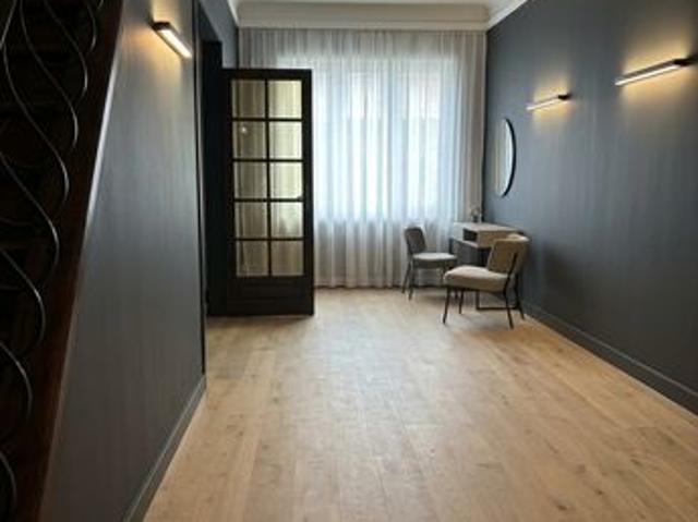 Maison à rénover avec jardin, garage et fort potentiel d'aménagement