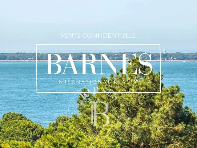 TERRAIN AVEC UNE MAGNIFIQUE VUE BASSIN, PYLA SUR MER