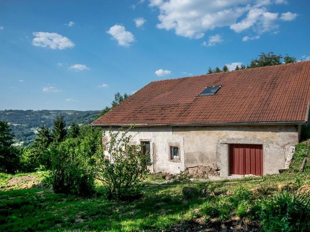 Maison à rénover avec vue dégagée sur la nature