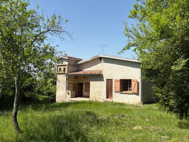 Maison à rénover avec vue sur la plaine