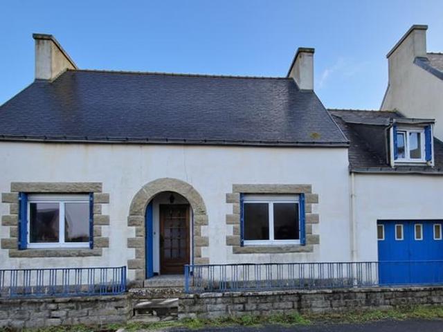 Maison à renover à 50 m de la mer entre St Guénolé et St Pie