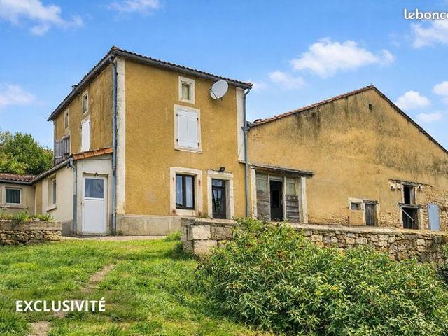 Maison à renover à champniers
