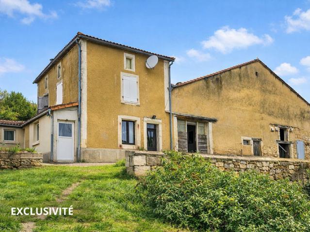 MAISON À RENOVER À CHAMPNIERS