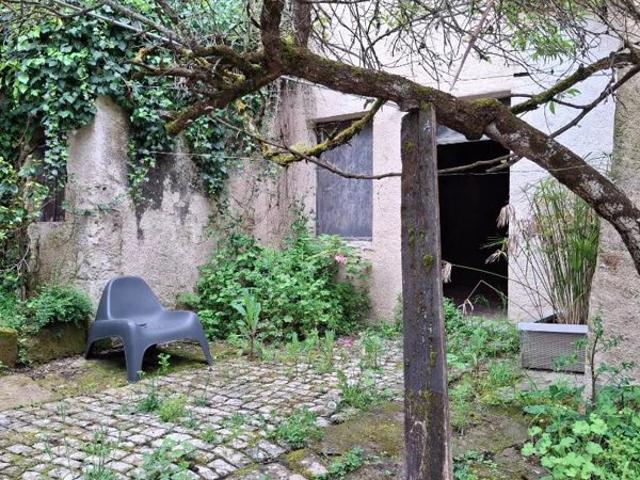 Maison à rénover à Saint Etienne De Chigny