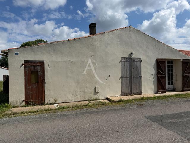 Maison à rénover à ST AVAUGOURD DES LANDES