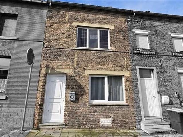 Maison à rénover + cour