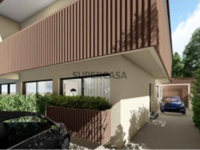 Moradia para Remodelar na Prestigiada Av. Marechal Gomes da Costa, Porto