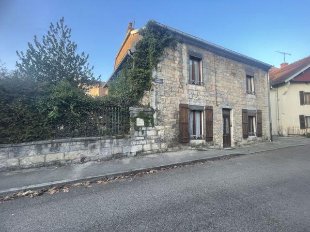 Maison à rénover dans le village de Baume Les Dames