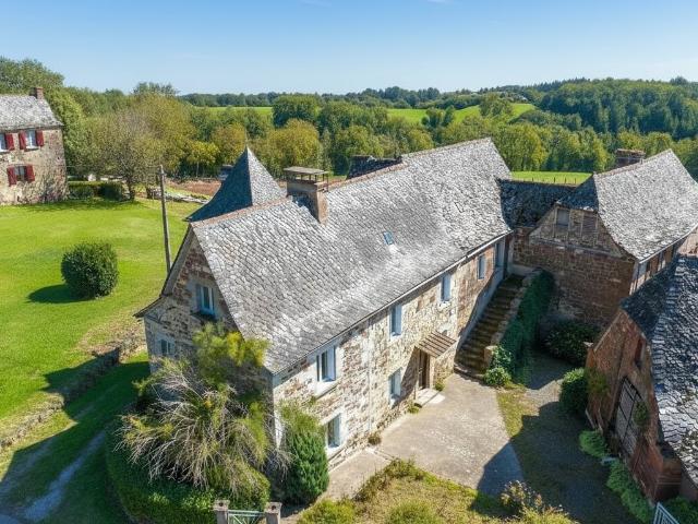 Maison à Rénover de 166 m² + Grange + 100 m² de combles amén. 166m² Conques En Rouergue