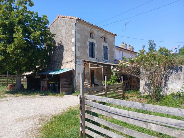Maison à rénover de 120m2 avec plus de 2 hectares de terrain Clairac