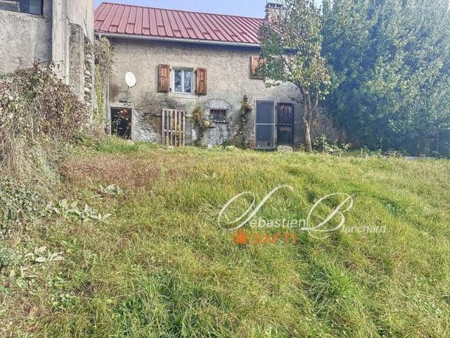 Maison à rénover de 87m2 et grange attenante