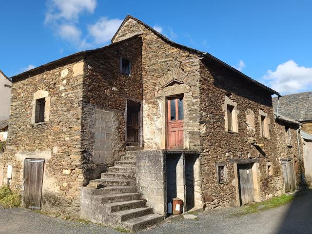 Maison à rénover + dépendances Sainte Juliette sur Viaur