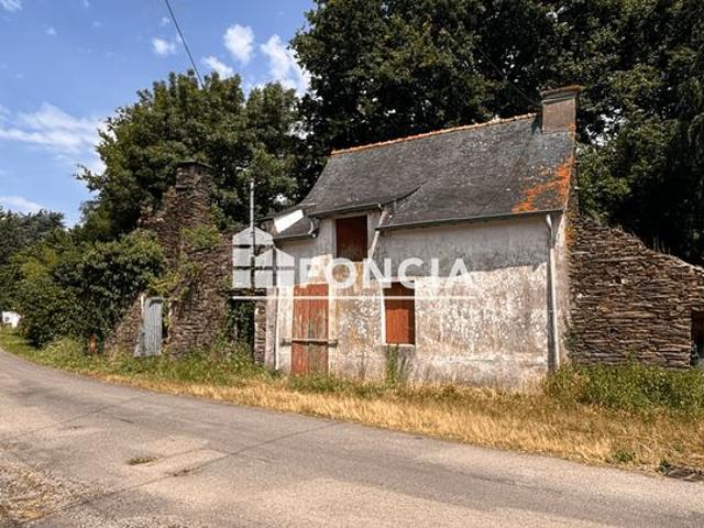 Maison à rénover entièrement – Beau potentiel à seulement 5 minutes des commerces