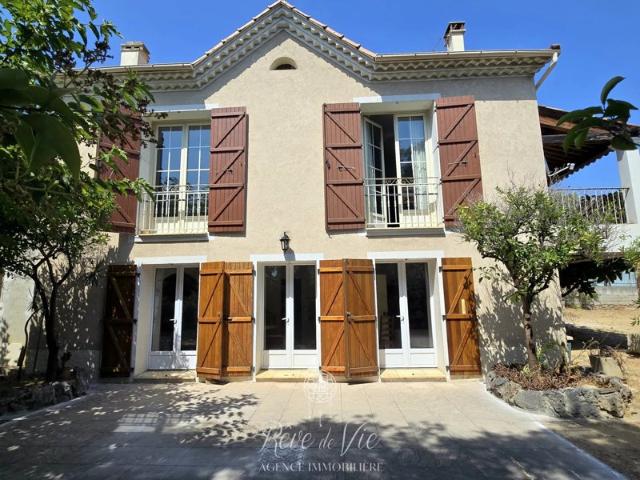 MAISON À RÉNOVER LE LAVANDOU CENTRE VILLE PROCHE PLAGES