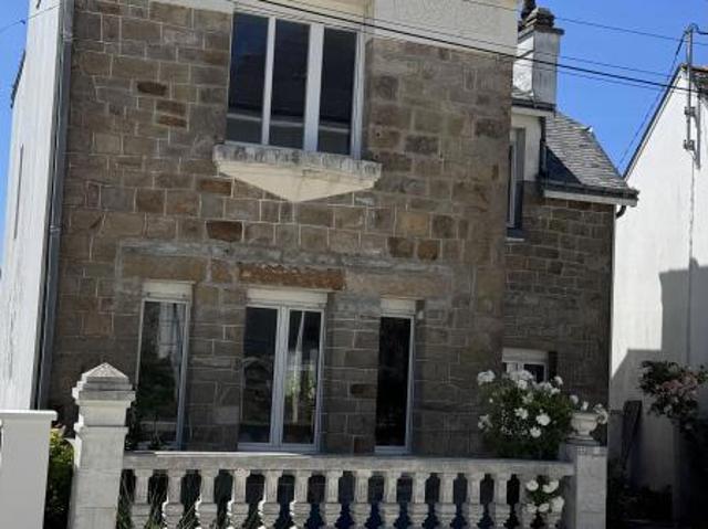 Maison à rénover. Proche de la mer
