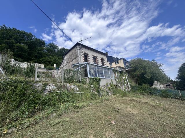 Maison a rénover sur 589 m2 de terrain