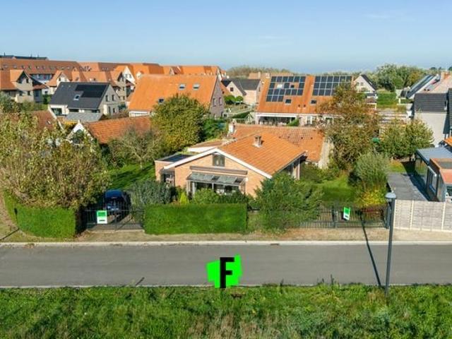 Maison à rénover sur grand terrain à vendre à De Haan