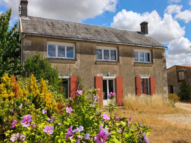 Maison à rénover Taizé Aizie à 10 minutes de la N10 ANGOULEME POITIERS