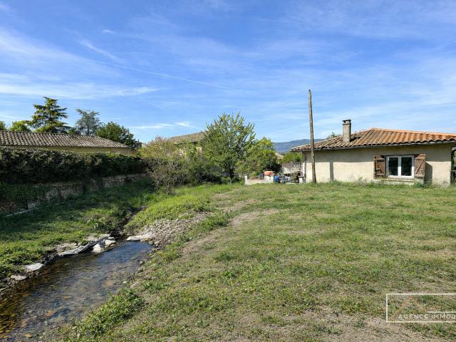 Maison à rénover 110 m2 Saint Maurice l’Exil Terrain 1195 m2, ruisseau, calme
