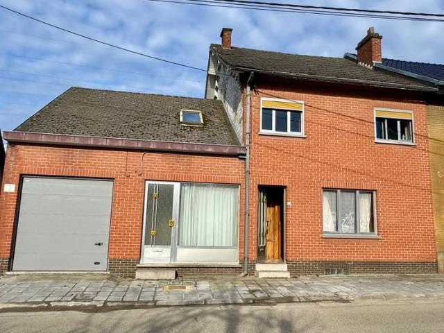 Maison à rénover 220 m2 à rénover avec parking et jardin