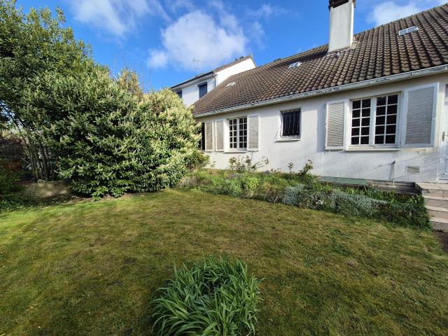 Maison à rénover, 4/5 chambres, jardin, garage, calme, verdure, lumineuse!