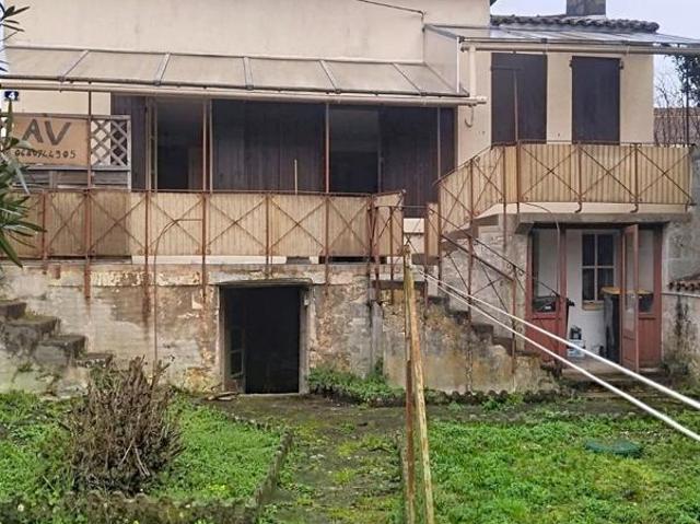 Maison à réhabiliter offrant de beaux volumes à exploiter