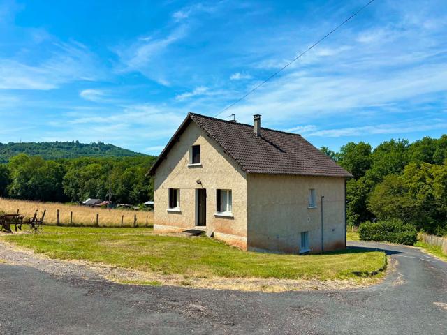 Maison ancien corps de ferme plus d'un hectare de terrain ? Saint Pantaléon de Larche 3 chambres 91.81 m2