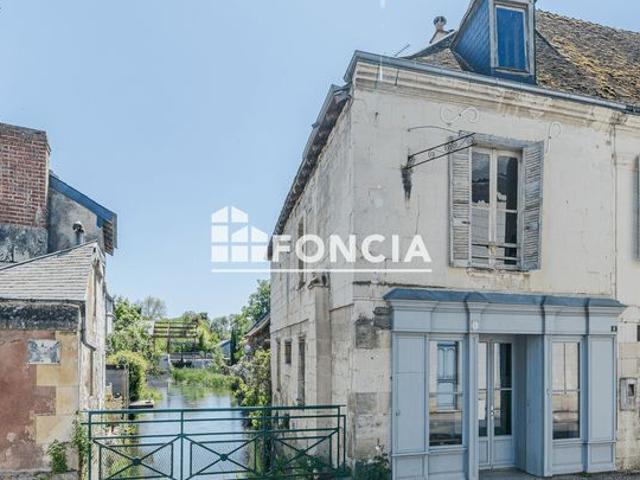 Maison ancien les pied dans l'eau
