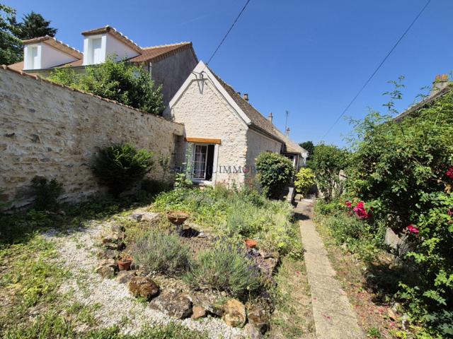 Maison ancienne 3 pièces. Sous sol, cave. Jardin clos