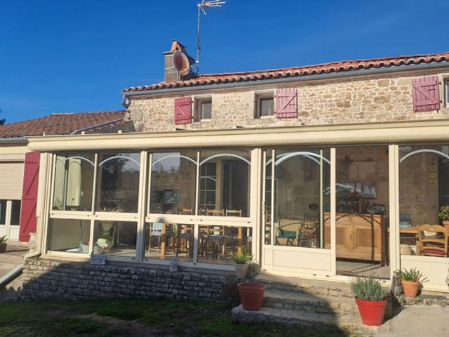 Maison Ancienne 147m² 3 chambres sur un terrain de 3700m² 79160 Ardin