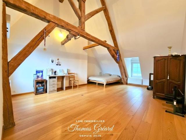 Maison ancienne 156 m² 4 chambres avec cour et balcon – Hyper centre Châteaudun DPE en D