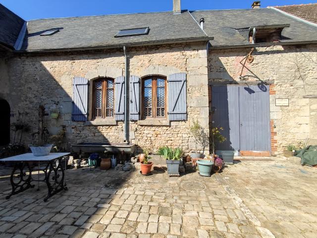 Maison ancienne 170 m2 5 min de VOVES