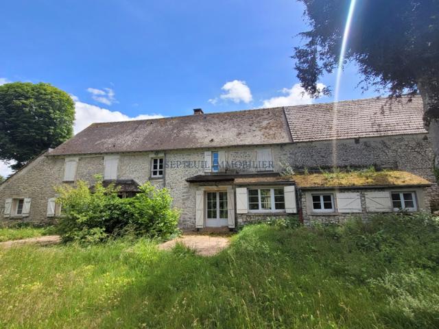 Maison ancienne 4 chambres. Garage sur 2 900m2 de terrain cl
